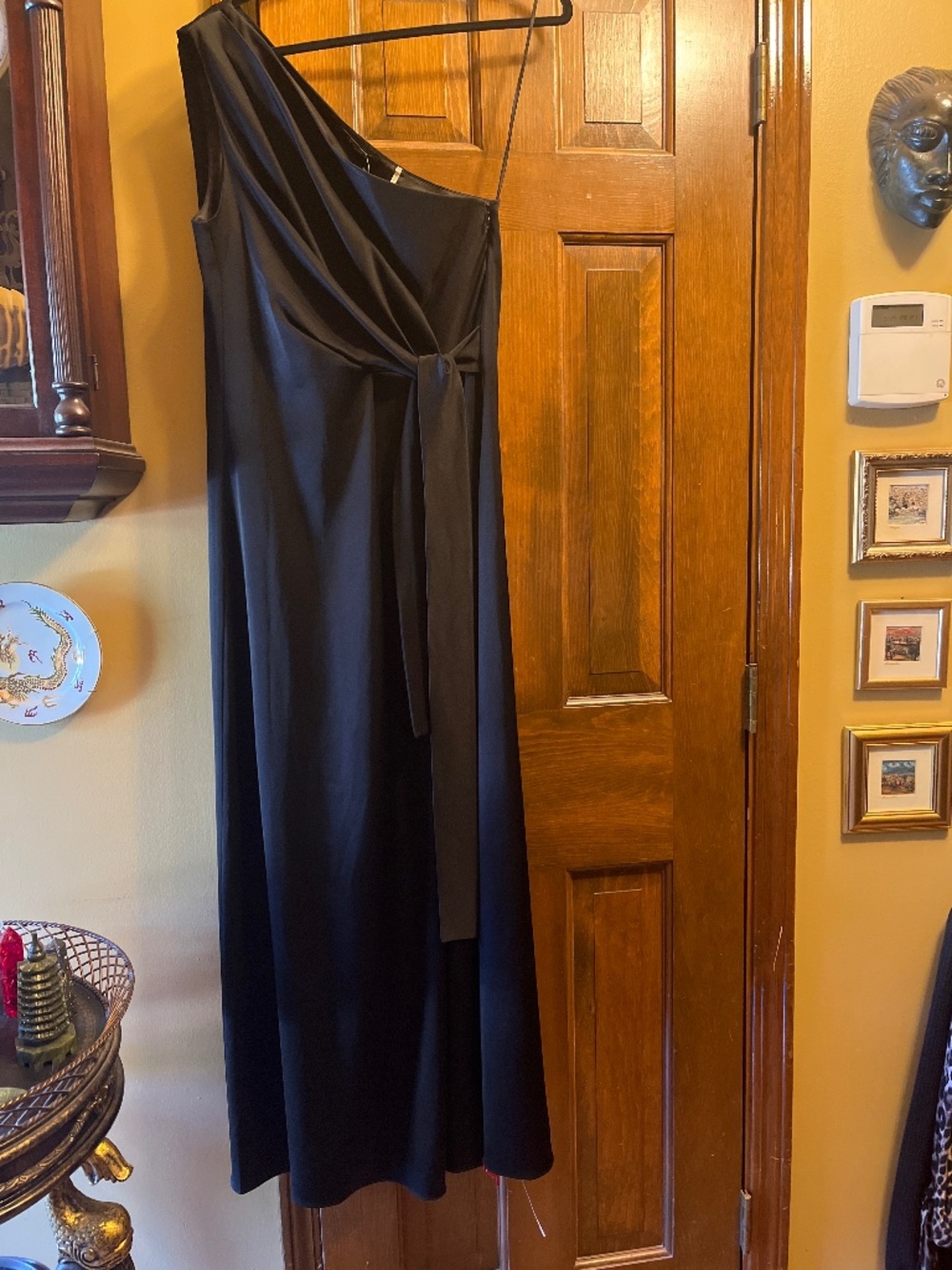 NWT UNGARO Blk. Satin Full Length Cocktail Dress.  M.